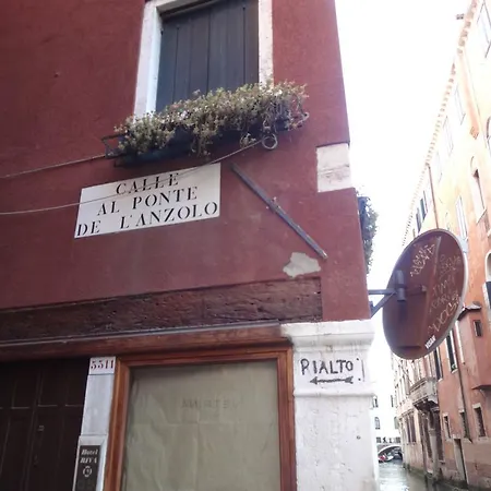 Youth Palace Hostal