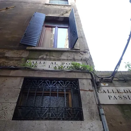 Youth Palace Hostal *