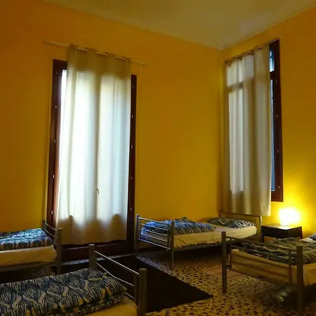 Youth Palace Hostal Venecia