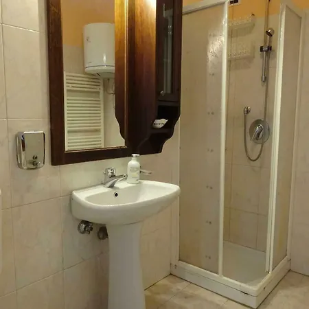 Youth Palace Hostal *