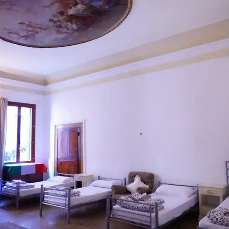 Youth Palace Hostel *
