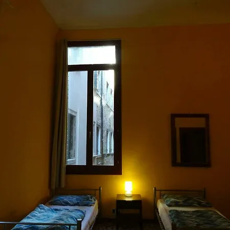 Hostel Youth Palace